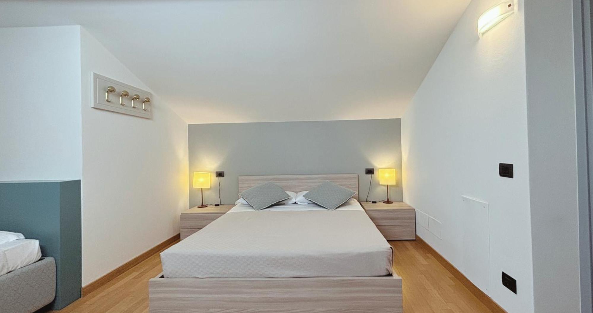 Casa Ceruti Bed & Breakfast Villa Guardia Exterior photo
