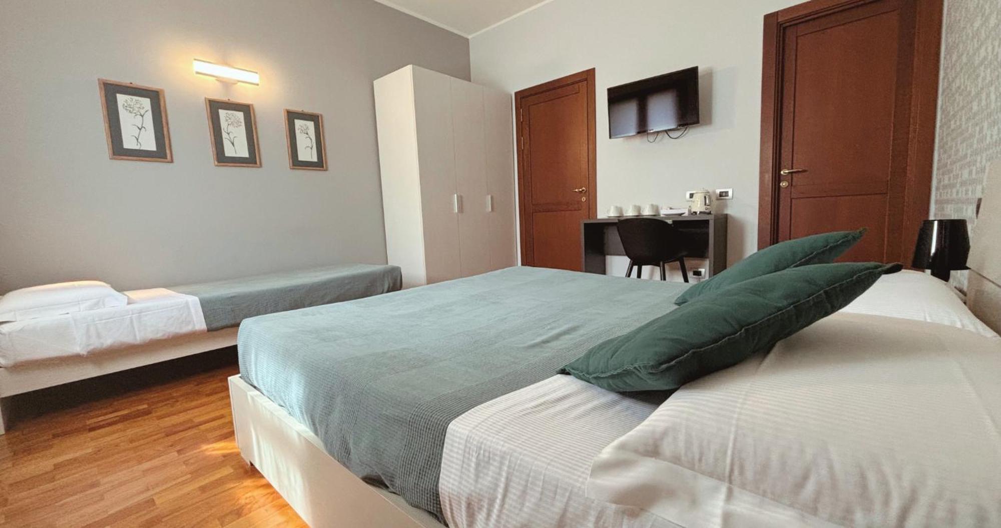 Casa Ceruti Bed & Breakfast Villa Guardia Exterior photo